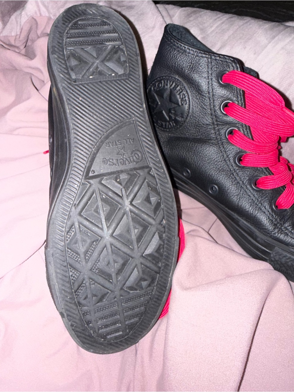 Black leather chuck converse Sneakers with Hot Pink Laces - Picture 4 of 6